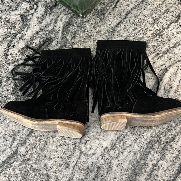 JOYFOLIE CUTE TODDLER FRINGED BOOTS SZ 6 EUC - Picture 3 of 6